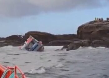 Four Fishermen Rescued From Rocky Islet After Grounding