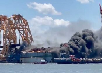 Smoke billowing fom Golden Ray wreck