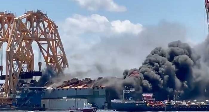 Smoke billowing fom Golden Ray wreck