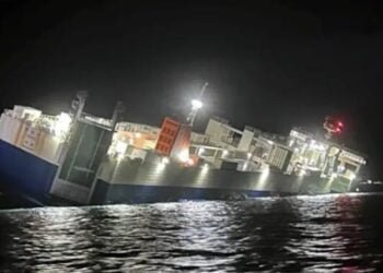 Video: Domestic Japanese Car Carrier Abandoned After Grounding