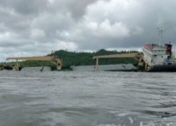 Philippines Rescues Crew After Vietnamese Cargo Ship Takes on Water