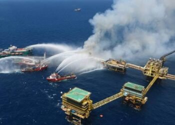 VIDEO: Two Dead, One Missing after Fire Tears through Pemex Offshore Oil Platform