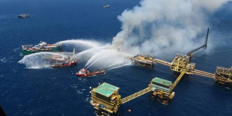 VIDEO: Two Dead, One Missing after Fire Tears through Pemex Offshore Oil Platform