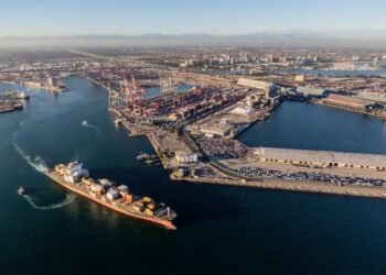 Retailers, Manufacturers Urge White House to Mediate in West Coast Ports Labor Dispute