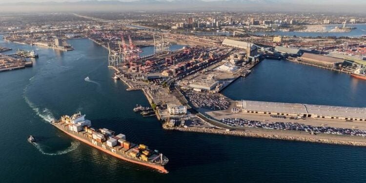 Retailers, Manufacturers Urge White House to Mediate in West Coast Ports Labor Dispute