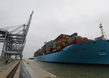 Bigger Ships Calling at Port of London