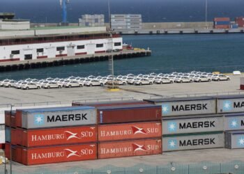 Venezuela Piles Up $1 Billion Bill for Late Shipping Containers