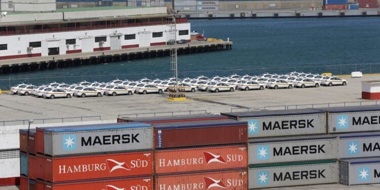 Venezuela Piles Up $1 Billion Bill for Late Shipping Containers