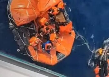 Quick Action of Chinese Containership Saves Crew from Rafts off Philippines
