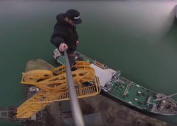 WATCH: Daredevil Climbs Sketchy Old Crane at Southampton Docks