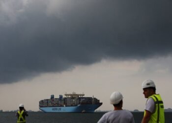 Container Shipping Faces Tough 2016 as Rates Plummet 78% This Tear