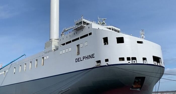 Delphine has been fitted with Norsepower rotor sails