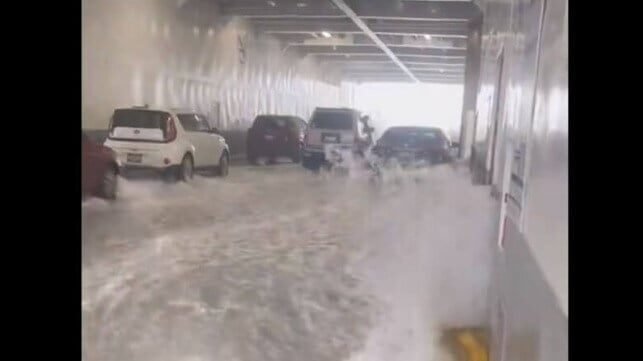 Video: Heavy Waves Wash Aboard Car Ferry in Strait of Juan De Fuca Video: Heavy Waves Wash Aboard Car Ferry in Strait of Juan De Fuca