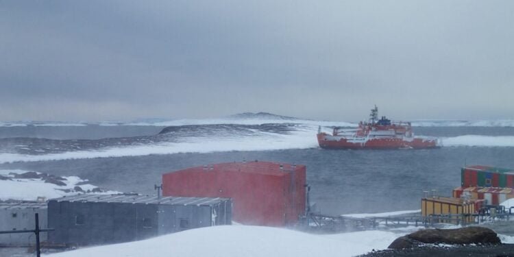 Australian Icebreaker Refloated in Antarctica