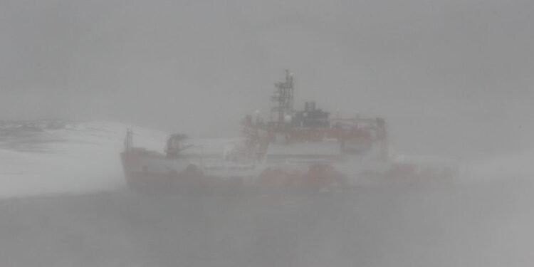 Australian Icebreaker Still Aground in Antarctica