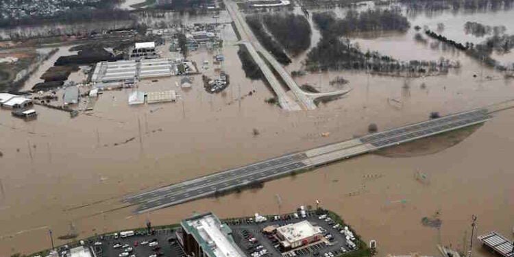 Floods Choking Everything From Oil to Wheat in U.S. Midwest
