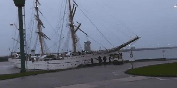 WATCH: Tall Ship Gorch Fock Shows How Not to Make an Entrance WATCH: Tall Ship Gorch Fock Shows How Not to Make an Entrance