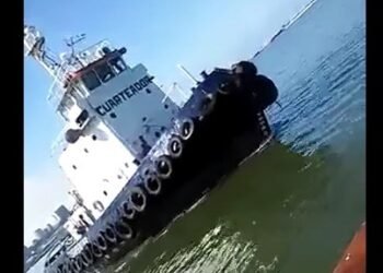 WATCH: Tug Smashes Passenger Vessel in Argentina