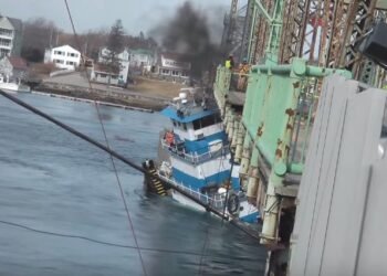Classic Video: Moran Tug Saves Pinned Tugboat from Getting Sucked Under Bridge