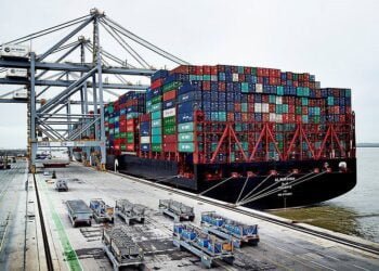 Ship Photos of the Day – Record-Breaking 18,601 TEU Arrives in UK