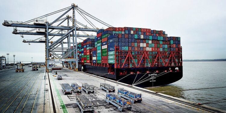 Ship Photos of the Day – Record-Breaking 18,601 TEU Arrives in UK