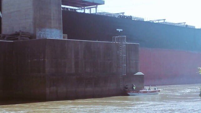 Video: Giant Bulker Hits Bridge Near Buenos Aires Video: Giant Bulker Hits Bridge Near Buenos Aires