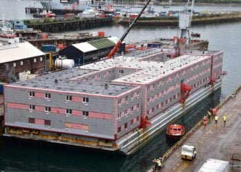 Britain to Return Asylum Seekers to Barge Amid Legal Challenge