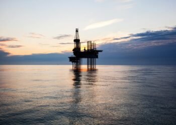 Brent Oil Slides to 11-Year Low