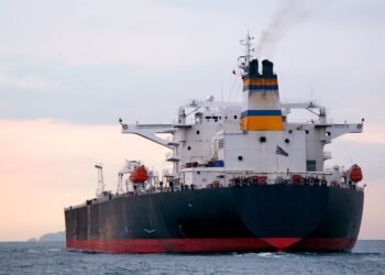 U.S. Senators Near Deal to Lift Oil Export Ban