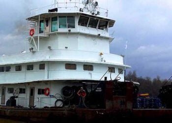Sunken Towboat Restricting Traffic on Mississippi River Near Memphis
