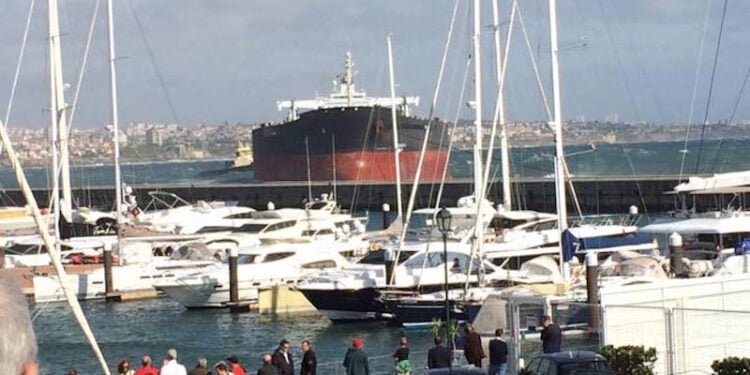 Teekay Oil Tanker Aground Outside Marina in Portugal – UPDATE