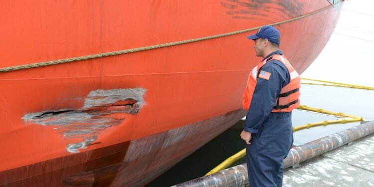 Bulk Carrier Spills Diesel in Oregon After Hitting Pier