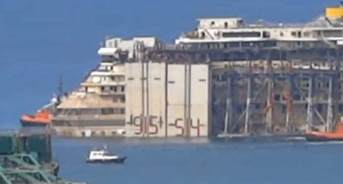 Costa Concordia wreck arrives in Genoa image description