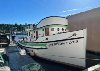 Classic Boat Updated with Modern Hybrid Propulsion System