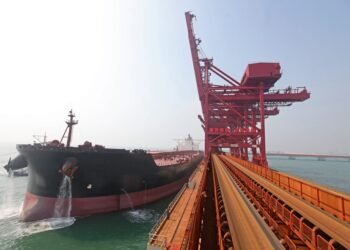 Commodities in Crisis as Asian Shares Tumble and Shipper Files for Bankruptcy