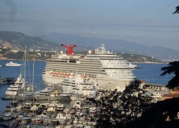 Carnival Beats Estimates, Raises Forecast