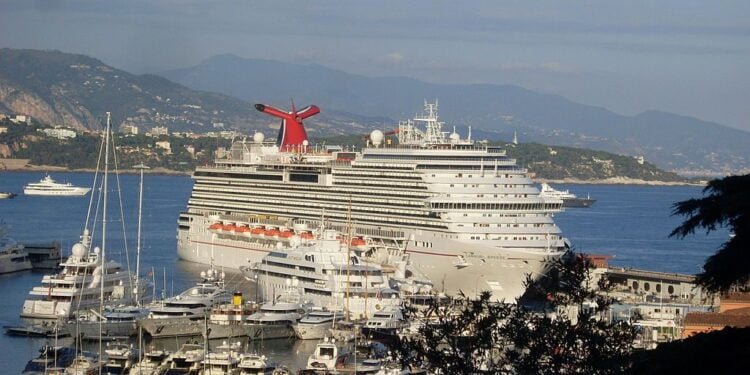Carnival Beats Estimates, Raises Forecast