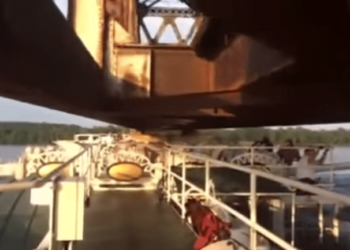 WATCH: Steamboat American Queen Passes Under Bridge With Inches to Spare