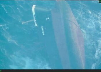 Houthi Attacks Must Ease for Salvage of Two Vessels, IMO Head Says