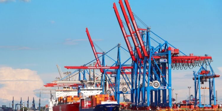 Port of Hamburg Slashes 2015 Volume Forecasts on China, Russia