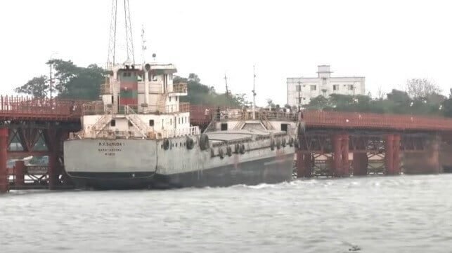 Video: Drifting Cargo Ship Hits Railway Bridge in Bangladesh