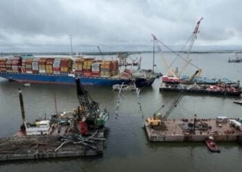 Video: Wreckage Removal as Dali Refloating Awaits Dive Survey