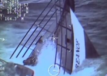 Dramatic Rescue Caught on Tape – Four Airlifted from Sinking Fishing Vessel in Gulf of Alaska