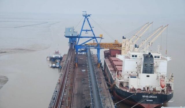 India’s Coal Imports on the Rise as Prices Fall bulk carrier unloading coal dhamra port