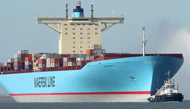 towing-the-emma-maersk