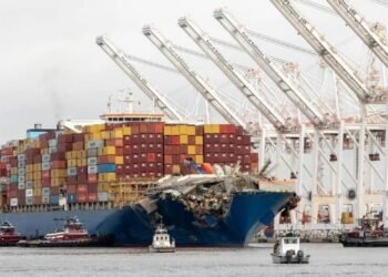 Lawyers Ask Court to Block Departure from US of First Eight Crew from Dali