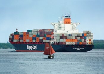Hapag-Lloyd CFO Steps Down Following CSAV Merger