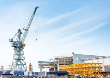 Fincantieri in Talks to Buy Leonardo's Submarine Unit Wass