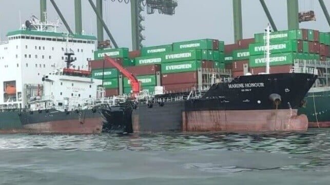 Van Oord Dredger Hits Bunker Tanker, Spilling Oil in Singapore's Harbor